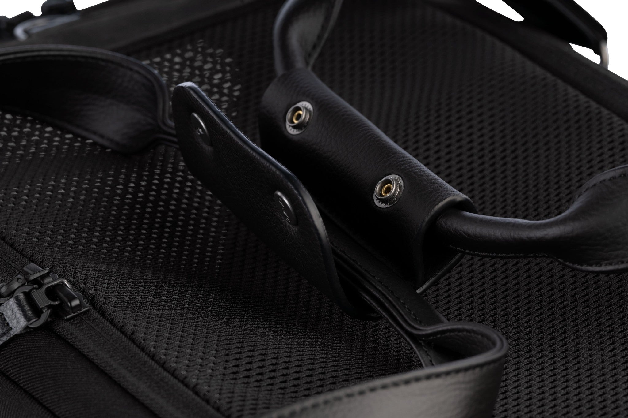 TC2417AAONX000 - Hendrick - Lemmikin ISOFIX turvaistuin ja kantolaukku - Onyx - Muotitassu
