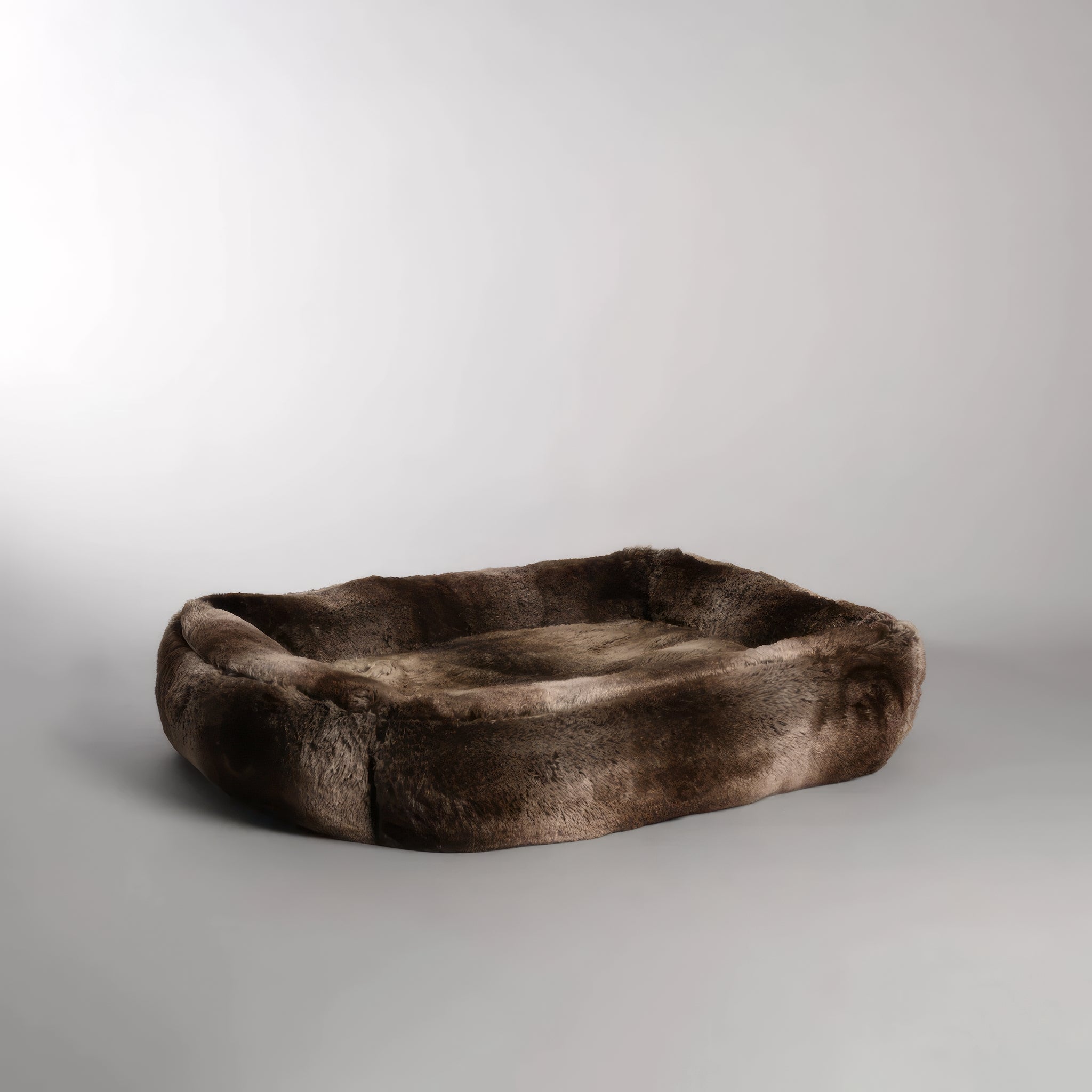Lord Lou – Luxury designer beds for dogs | Muotitassu