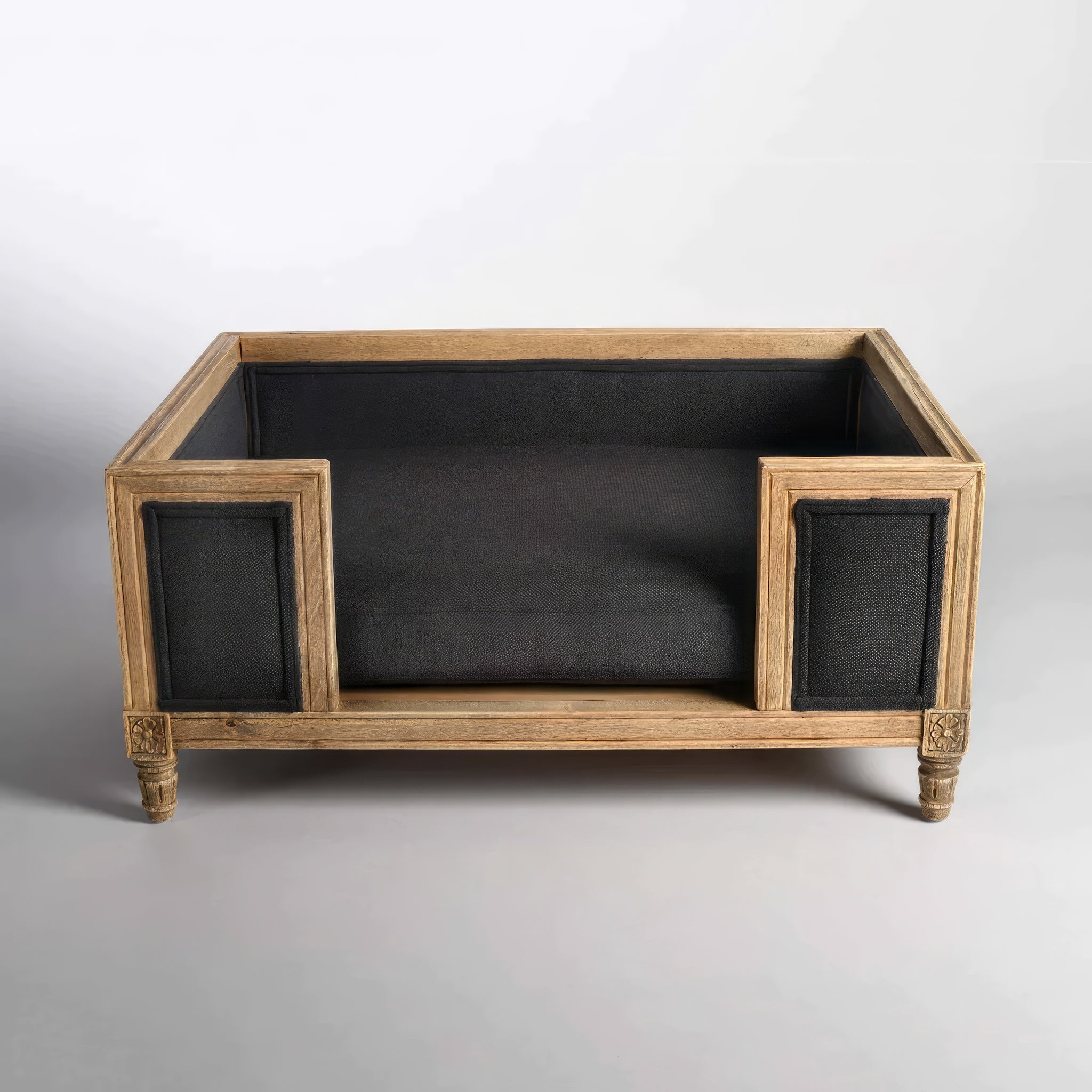 Lord Lou – Luxury designer beds for dogs | Muotitassu